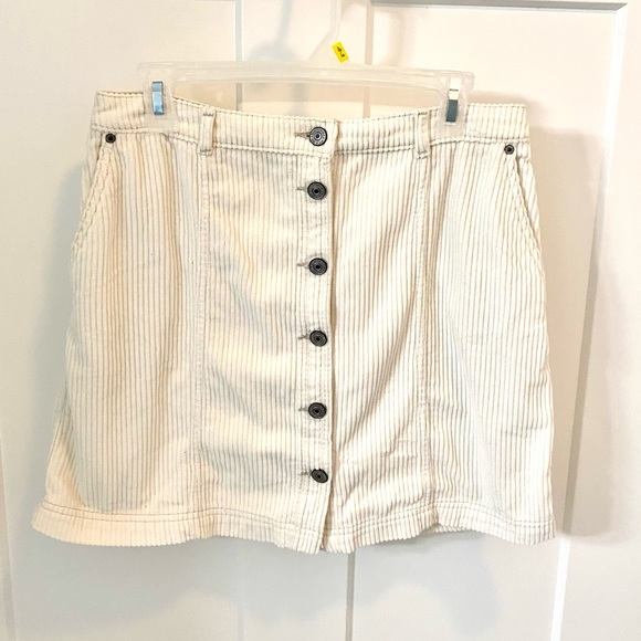 Abercrombie and Fitch white corduroy button skirt - Picture 1 of 4